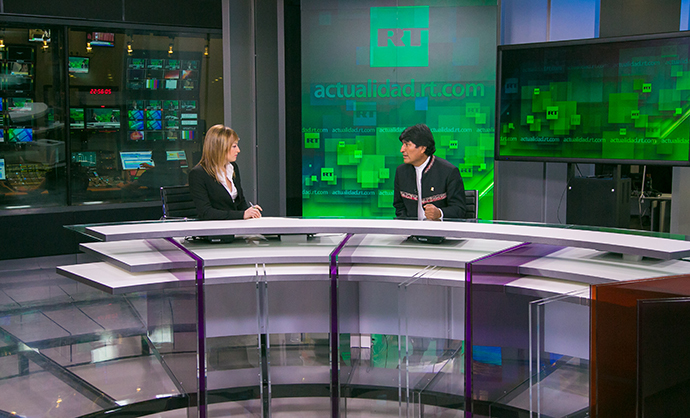 Bolivian president Evo Morales visiting RT Spanish TV channel (RT photo / Semyon Khorunzhy)