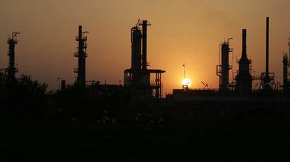 Market Buzz: Oil advances on Egypt unrest