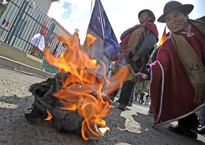 People burn a French flag in front of France's embassy in La Paz on June 03, 2013 . (AFP Photo)