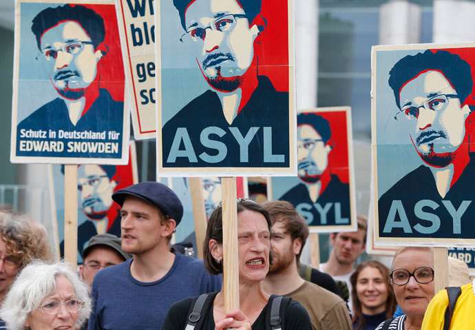 Demonstrators hold banner during protest rally in support of former U.S. spy agency NSA contractor Edward Snowden in Berlin July 4, 2013.(Reuters / Tobias Schwarz)