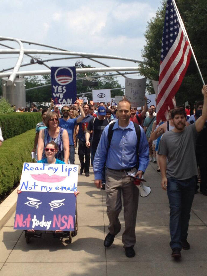 A crowd marches against NSA surveillance programs in Chicago (image by @hashtag_justice)