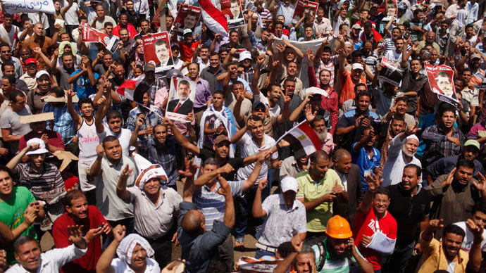 Protesters, who support former Egyptian President Mohamed Morsi, march near Cairo University after Friday prayers in Cairo July 5, 2013.(Reuters / Asmaa Waguih)