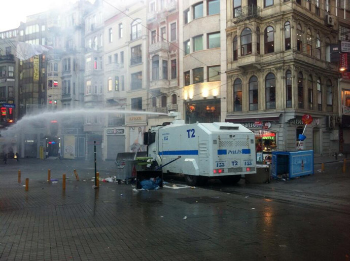 Photo from Twitter/@ayagakalktaksim