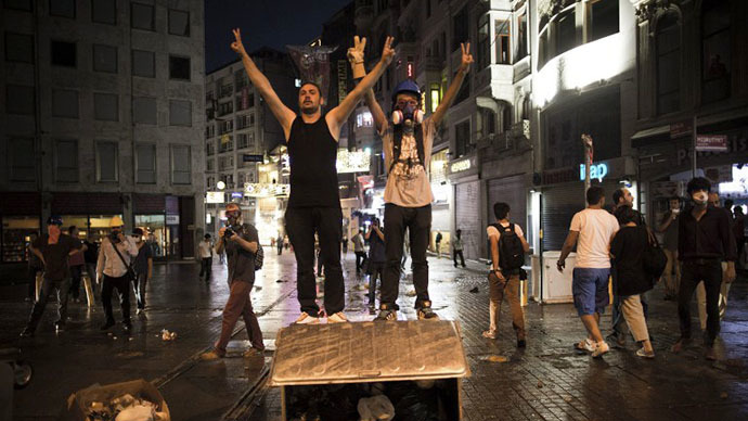 Police fire tear gas, water cannon to push back Gezi Park protesters in Istanbul