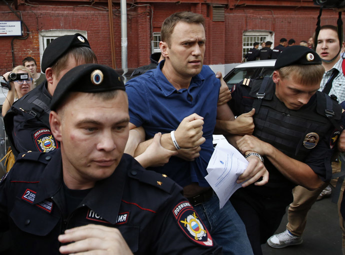 Policemen detain Russian opposition leader and anti-corruption blogger Alexei Navalny (C), after he visited the city's election commission office to submit documents to get registered as a mayoral election candidate, in Moscow July 10, 2013. (Reuters/Grigory Dukor)