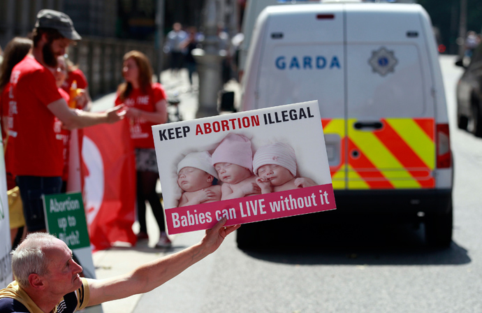 A Pro-Life campaigner demonstrates outside the Irish Parliament ahead of a vote to allow limited abortion in Ireland, Dublin July 10, 2013 (Reuters / Cathal McNaughton)