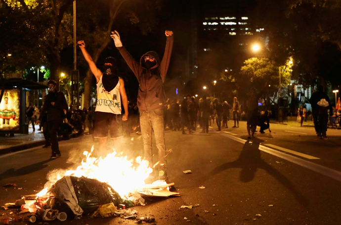 Demonstrators gesture during clashes with riot police during the "National Day of Strikes, Stoppages and Protests" in downtown of Rio de Janeiro July 11, 2013 (Reuters / Ricardo Moraes)