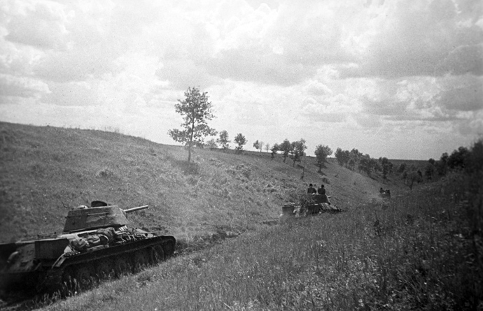 The Great Patriotic War. The Battle of Kursk, Voronezh Front. The Kursk Bulge, July 1943. Tanks performing reconnaissance. Belgorod direction (RIA Novosti / F. Levshin)