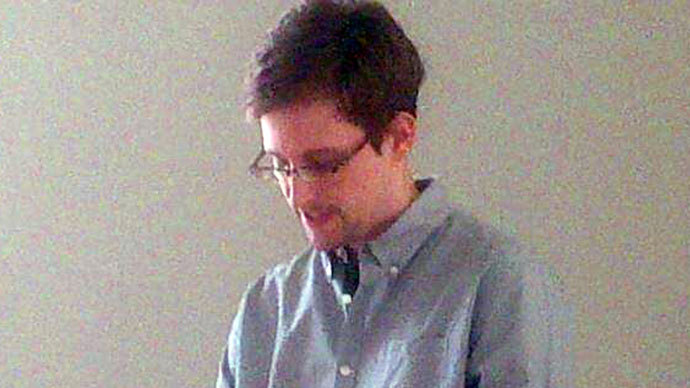  Picture released by Human Rights Watch shows US National Security Agency (NSA) fugitive leaker Edward Snowden at Moscow's Sheremetyevo airport, on July 12, 2013.(AFP Photo / Human Rights Watch)