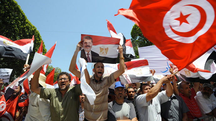 Tunisians rally to show their support for ousted Egyptian president along Habib Bourguiba Avenue on July 13, 2013 in Tunis (AFP Photo / Fethi Belaid) 