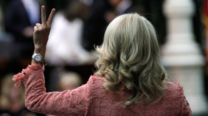 Texas state Democratic Senator Wendy Davis votes against a motion to table an amendment to Senate Bill 1 (SB1) as the state Senate meets to consider legislation restricting abortion rights in Austin, Texas, July 12, 2013.(Reuters / Mike Stone)