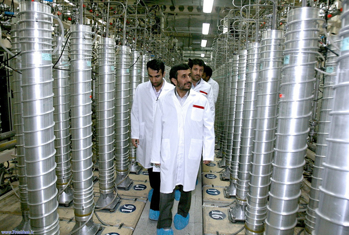 Iranian President Mahmoud Ahmadinejad visiting the Natanz uranium enrichment facilities some 300 kms south of the capital Tehran (AFP Photo)