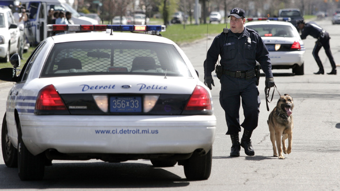 Detroit police arrest news photographer, lock her up with suspect