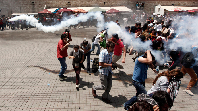 Riot police use tear gas to disperse the crowd during an anti-government protest at Taksim Square in central Istanbul May 31, 2013 (Reuters / Osman Orsal)