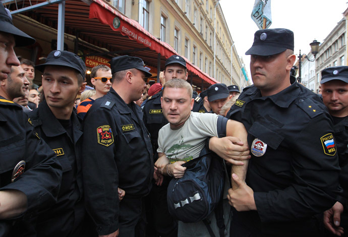 Policemen detain a participant of the protest rally in support of Aleksei Navalny. (RIA Novosti/Igor Russak)