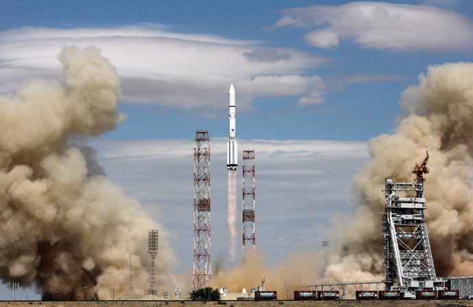 A Proton-M rocket, carrying a European SES-6 communications satellite, blasts off from the Russian leased Kazakhstan's Baikonur cosmodrome on June 3, 2013. (AFP Photo)