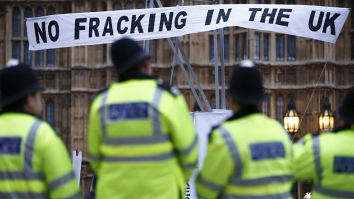 A banner reading "No fracking in the UK" in a protest against hydraulic fracturing for shale gas outside the Houses of Parliament in London (AFP Photo / Justin Tallis)