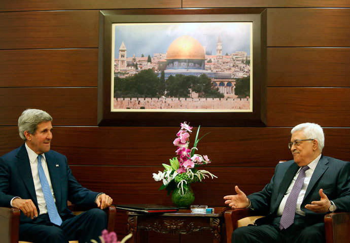 U.S. Secretary of State John Kerry (L) meets with Palestinian President Mahmoud Abbas at the Mukataa compound, in the West Bank city of Ramallah July 19, 2013.(Reuters / Fadi Arouri)