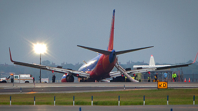 Southwest flight's landing gear collapses on landing at LaGuardia (PHOTOS)