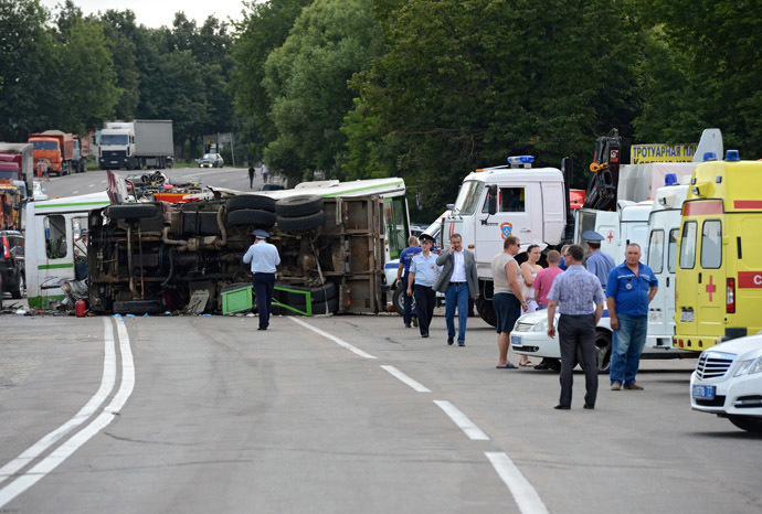 The site where a public transit bus en route from Podolsk to Kurkino collided with gravel-loaded KAMAZ truck. The road accident in Moscow's Troitsk Administrative Area led to numerous victims (RIA Novosti/Mikhail Voskresenskiy) 