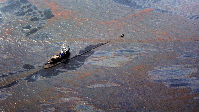Oil floats on the surface of the Gulf of Mexico around a work boat at the site of the Deepwater Horizon oil spill in the Gulf of Mexico June 2, 2010.(Reuters / Sean Gardner)