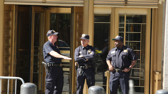 Security officials stand in front of Manhattan federal court.(AFP Phpto / Daniel Barry)