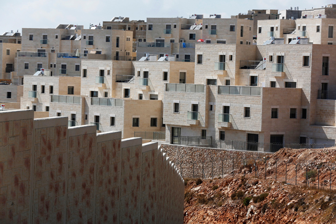 Houses are seen in the West Bank Jewish settlement of Har Gilo, near Jerusalem (Reuters / Baz Ratner)