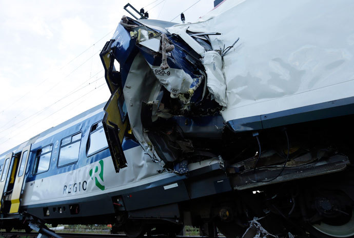 A view of the scene where two Swiss regional trains collided head on near Granges-Pres-Marnand near Payerne in western Switzerland July 29, 2013. (Reuters / Denis Balibouse)