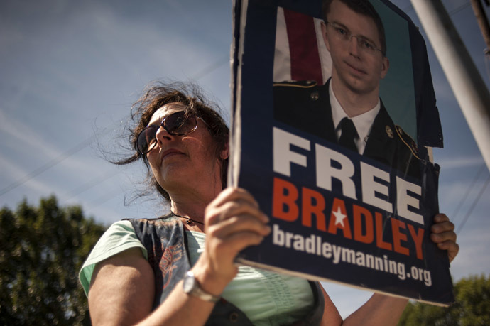 A supporter of U.S. Army Private First Class Bradley Manning protests outside the main gate before the reading of the verdict in Manning's military trial at Fort Meade, Maryland July 30, 2013. (Reuters/James Lawler Duggan)
