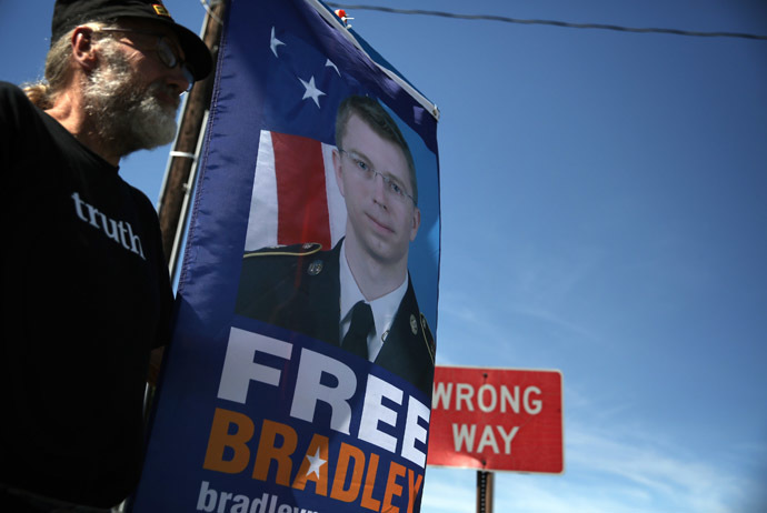 Chuck Heyn of Veterans for Peace, a supporter of U.S. Army Pfc. Bradley E. Manning, holds a sign to show support during a demonstration outside the main gate of Ft. Meade July 30, 2013 in Maryland. (Alex Wong/Getty Images/AFP)