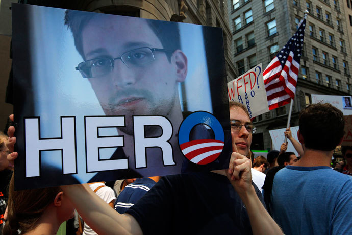A demonstrator holds a sign with a photograph of former U.S. spy agency NSA contractor Edward Snowden and the word "HERO" during Fourth of July Independence Day celebrations in Boston, Massachusetts July 4, 2013.(Reuters / Brian Snyder)