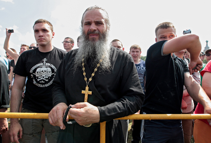 Opponents of the LGBT community rally on the Champ de Mars in St. Petersburg (RIA Novosti / Anatoly Medved)