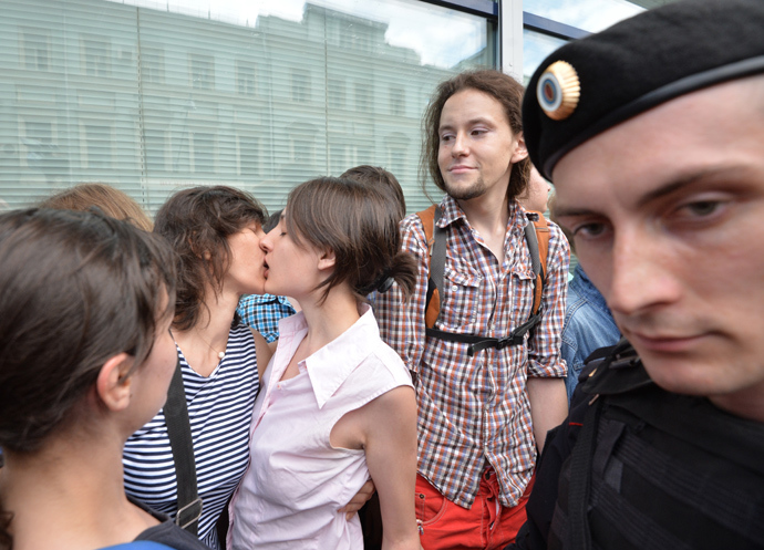 LGBT activists campaign in Moscow (RIA Novosti / Iliya Pitalev)