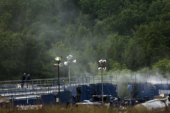 Men work on a natural gas valve at a hydraulic fracturing site on June 19, 2012 in South Montrose, Pennsylvania. (Spencer Platt/Getty Images/AFP)