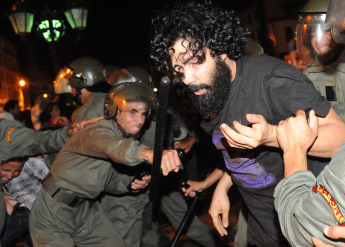 Protesters confront with police during a demonstration on August 2, 2013 in Rabat-Morocco on the release of a Spanish paedophile, Daniel Fino Galvan who raped 11 local children was pardoned by the Moroccan King Mohammed VI. (AFP Photo/Fadel Senna)