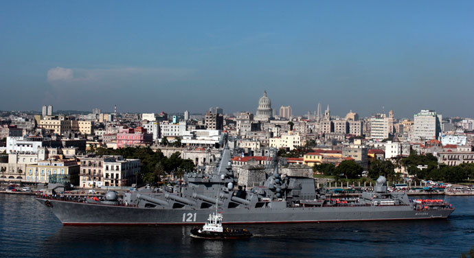The Russian cruiser "Moskva" enters Havana Harbor in Havana August 3, 2013.(Reuters / Stringer)