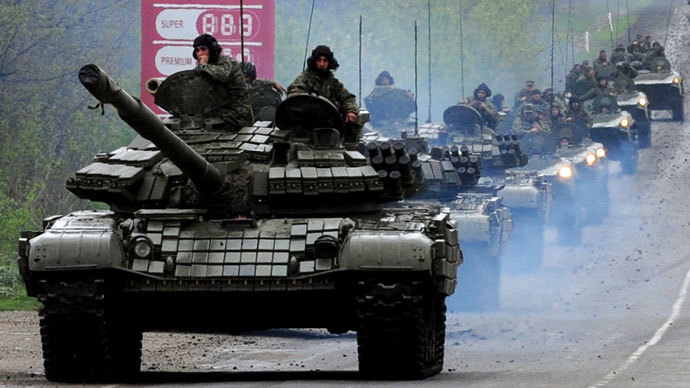Georgian tanks move in convoy along a road outside Tbilisi on May 5, 2009. (AFP Photo / Vano Shlamov)