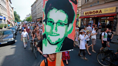 Snowden's father glad Putin 'stood firm' in granting political asylum