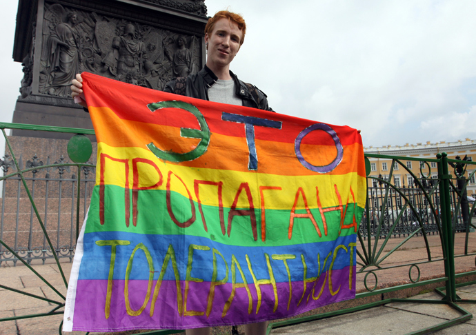 LGBT activist holds a placard: "This is propaganda of tolerance" during the celebration of Airborne Forces Day on Palace Square in St. Petersburg (RIA Novosti / Inna Shpigel) 