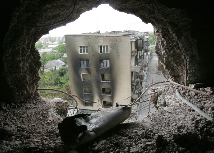 A shell casing lies inside a destroyed building in the South Ossetia town Tskhinval on August 27, 2008 (AFP Photo / Viktor Drachev) 