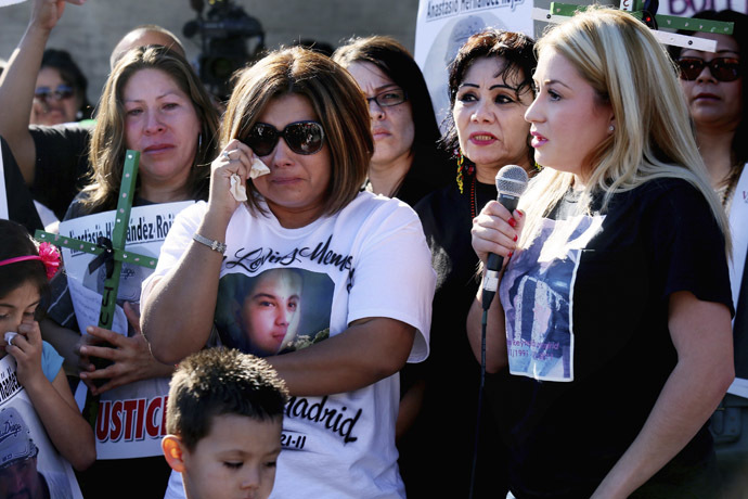 Protesters show support for victims killed by Border Patrol agents during a rally at the U.S.-Mexico border in San Ysidro, California February 23, 2013. (Reuters/Sandy Huffaker)