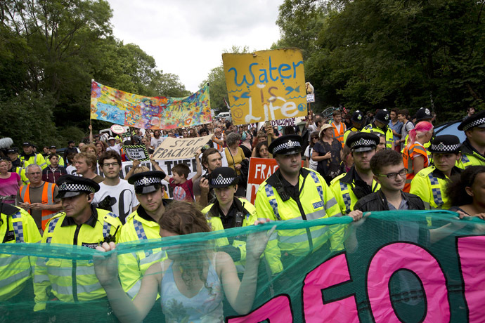 Anti-fracking and climate protesters march with banners and placards towards the test drill site operated by British energy firm Cuadrilla in Balcombe in southern England, on August 18, 2013. (AFP Photo/Justin Tallis)