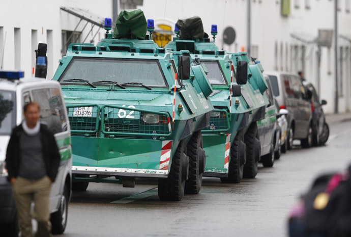 Police armoured vehicles stand in a side street during a hostage situation, in Ingolstadt August 19, 2013. (Reuters/Michael Dalder)