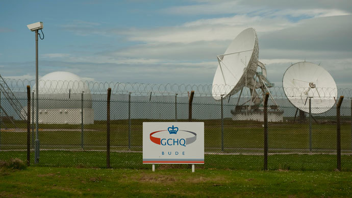 Satellite dishes are seen at GCHQ's outpost at Bude, close to where trans-Atlantic fibre-optic cables come ashore in Cornwall, southwest England June 23, 2013.(Reuters / Kieran Doherty)