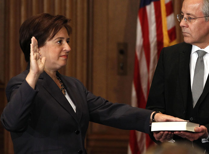 Supreme Court Justice Elena Kagan is sworn in as Counselor to the Chief Justice Jeffrey Minear holds the bible in the West Conference Room inside the Supreme Court in Washington, August 7, 2010.(Reuters / Larry Downing)