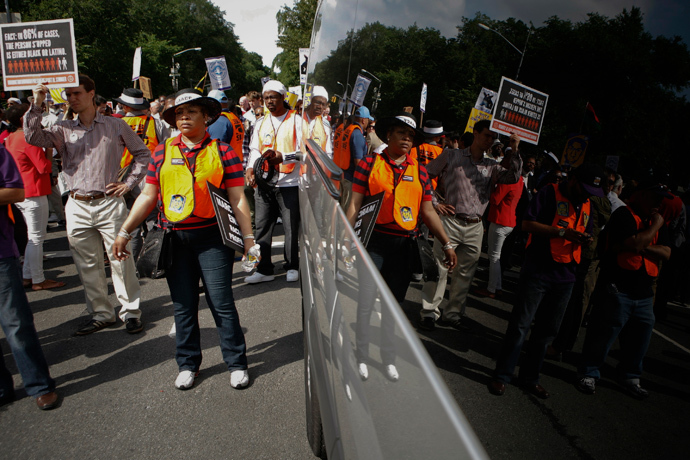 Demonstrators march during a protest in New York (Reuters / Eduardo Munoz) 