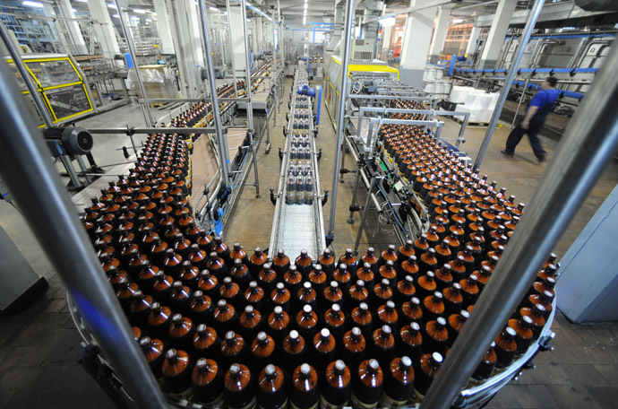 Finished products pass through the assembly line at Ochakovo brewery in Moscow, which specializes in low-alcohol content beer. RIA Novosti/Alexey Filippov