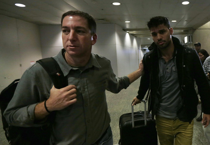 U.S. journalist Glenn Greenwald (L) walks with his partner David Miranda in Rio de Janeiro's International Airport August 19, 2013. (Reuters/Ricardo Moraes )