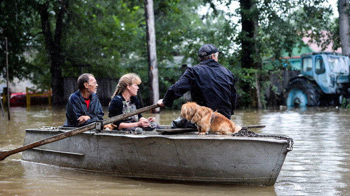 Residents of the flooded village of Ussuriysky move in a boat during a heavy rain.(RIA Novosti / Vladimir Astapkovich)