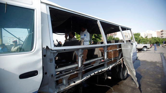 Forensic experts inspect a bus after a bomb attack in Sanaa August 25, 2013.(Reuters / Khaled Abdullah)